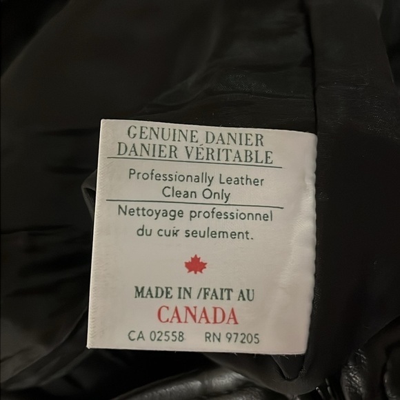 Danier women’s Vintage black Leather Pants, side zipper size 8 - Picture 8 of 9